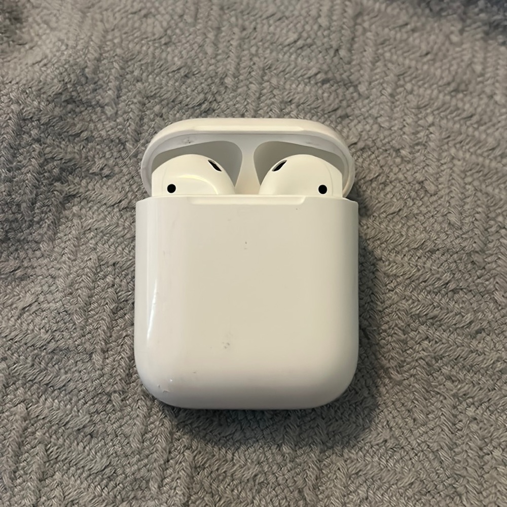 Airpods first generation 🤍